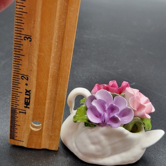 Vintage Aynsley Bone China Hand Modelled Swan With Flowers Figurine From England - Picture 10 of 12